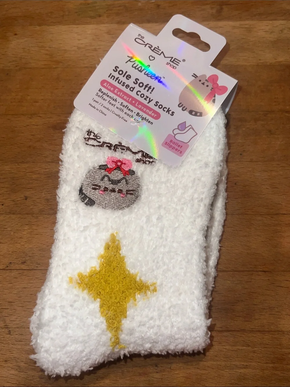The Crème Shop Pusheen Cozy Socks with Yellow Star